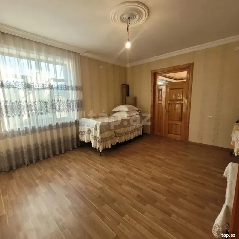 Satılır 5 otaqlı həyət evi