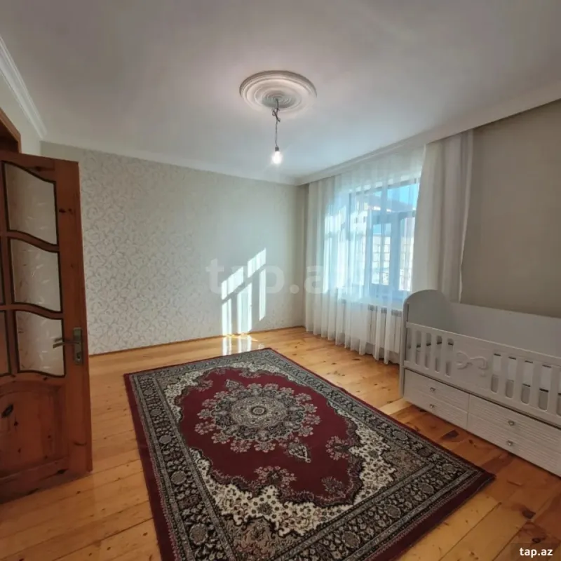 Satılır 5 otaqlı həyət evi