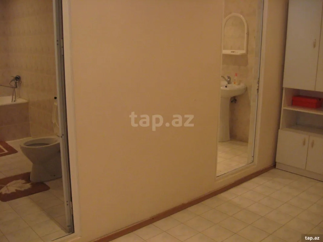 Satılır 6 otaqlı həyət evi