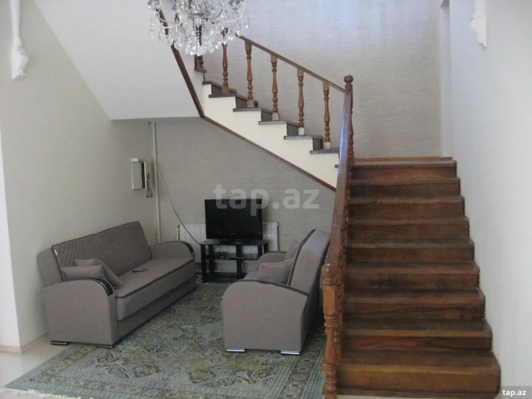 Satılır 6 otaqlı həyət evi