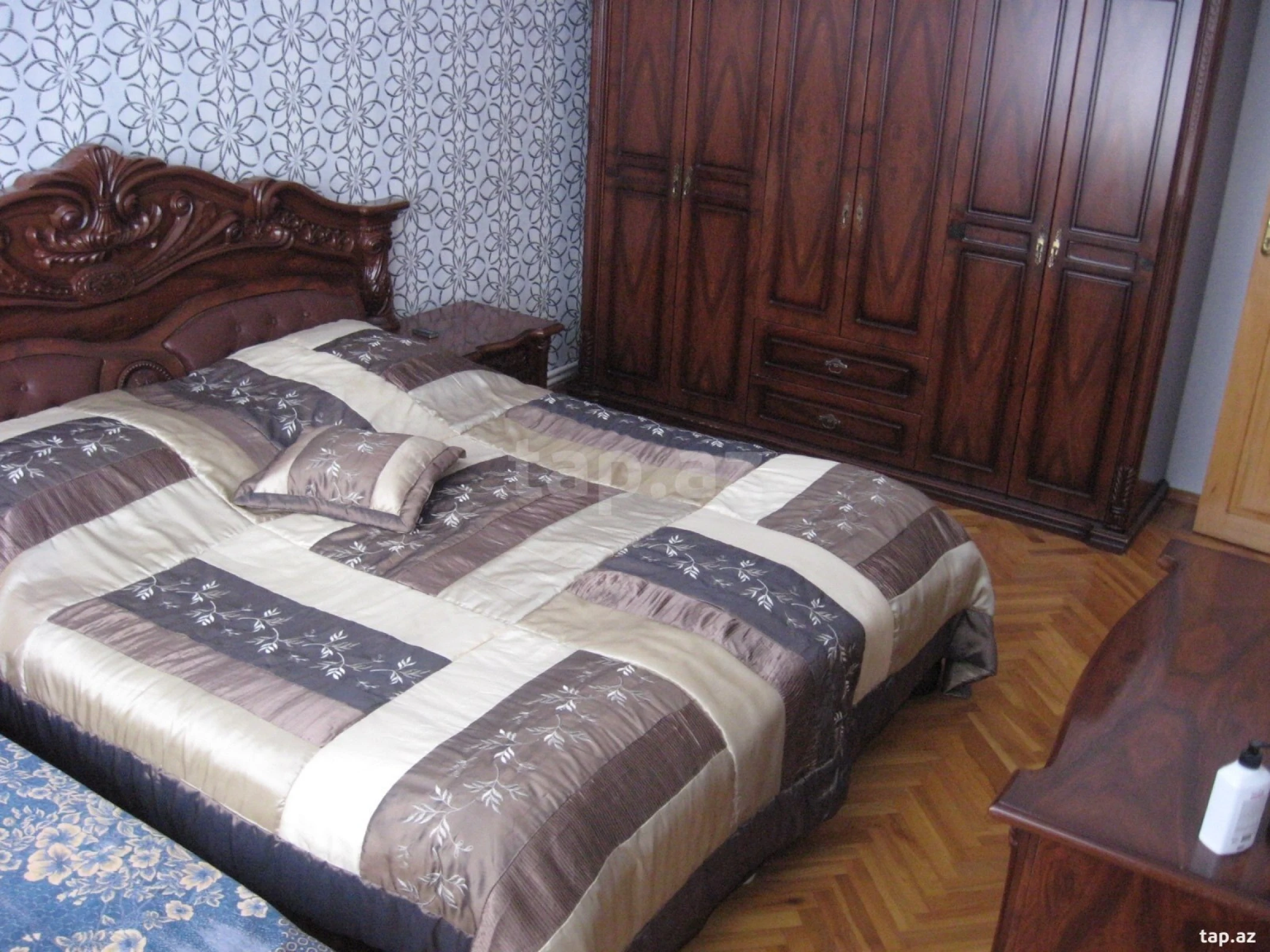 Satılır 6 otaqlı həyət evi