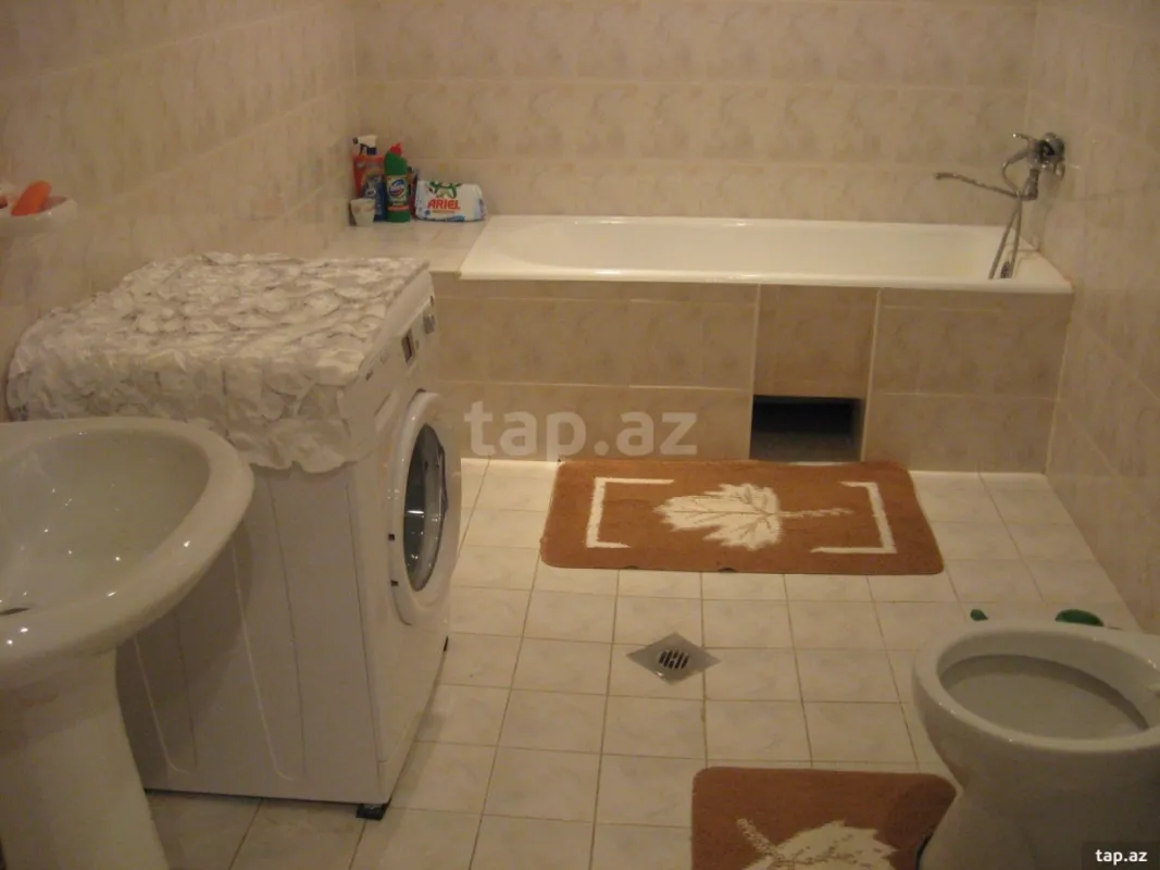 Satılır 6 otaqlı həyət evi