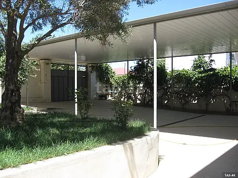 Satılır 6 otaqlı həyət evi