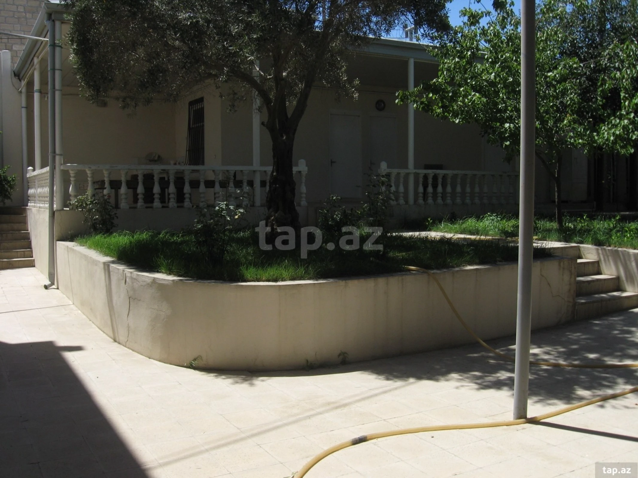 Satılır 6 otaqlı həyət evi