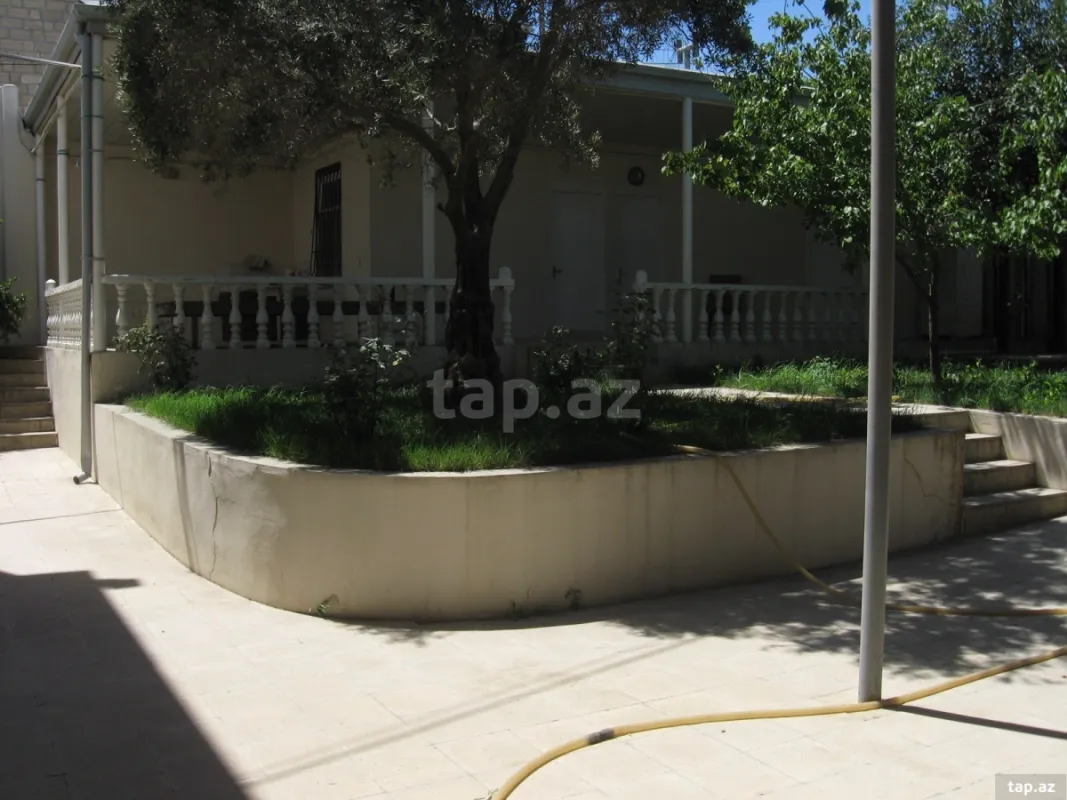 Satılır 6 otaqlı həyət evi