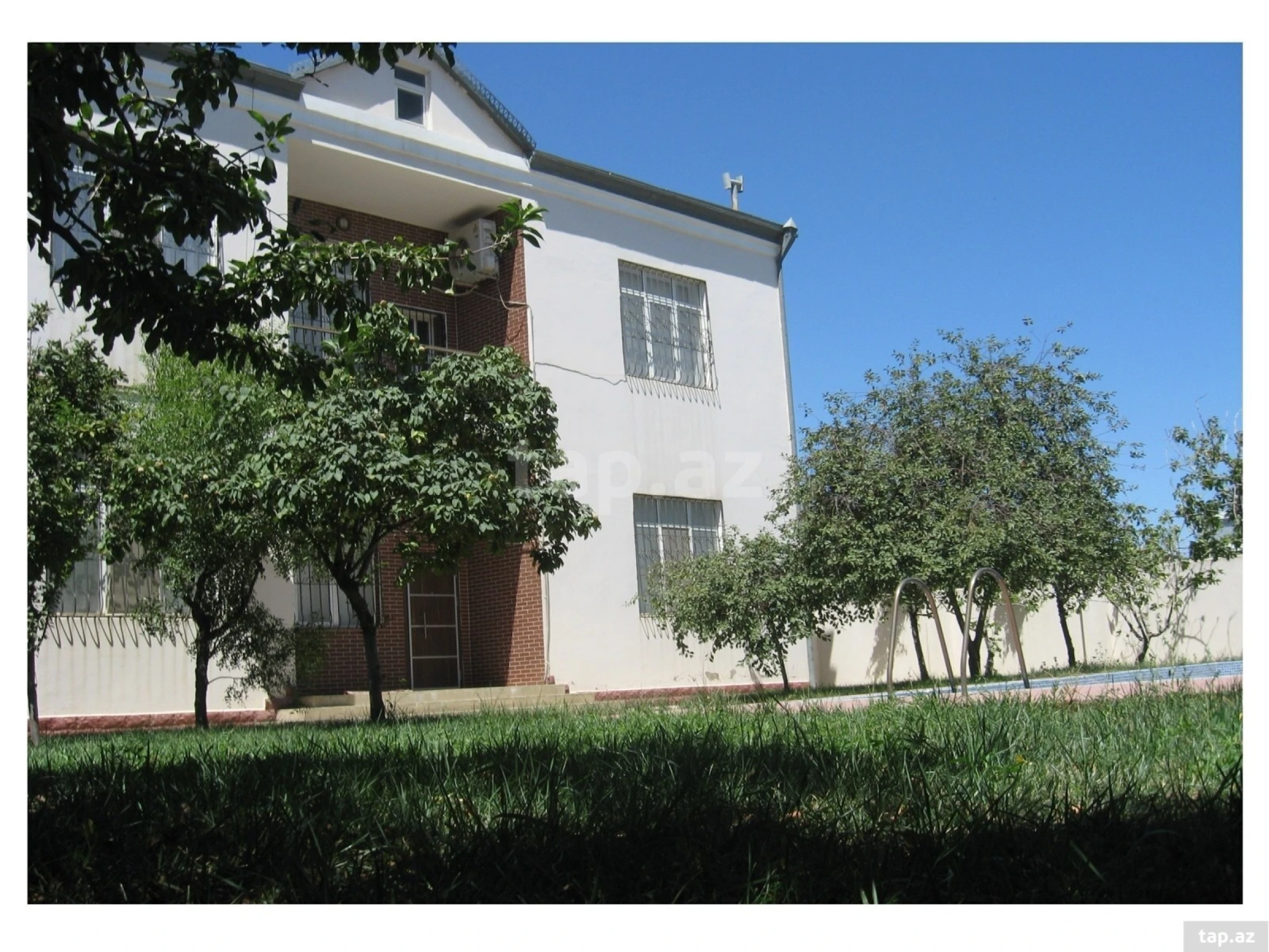 Satılır 6 otaqlı həyət evi