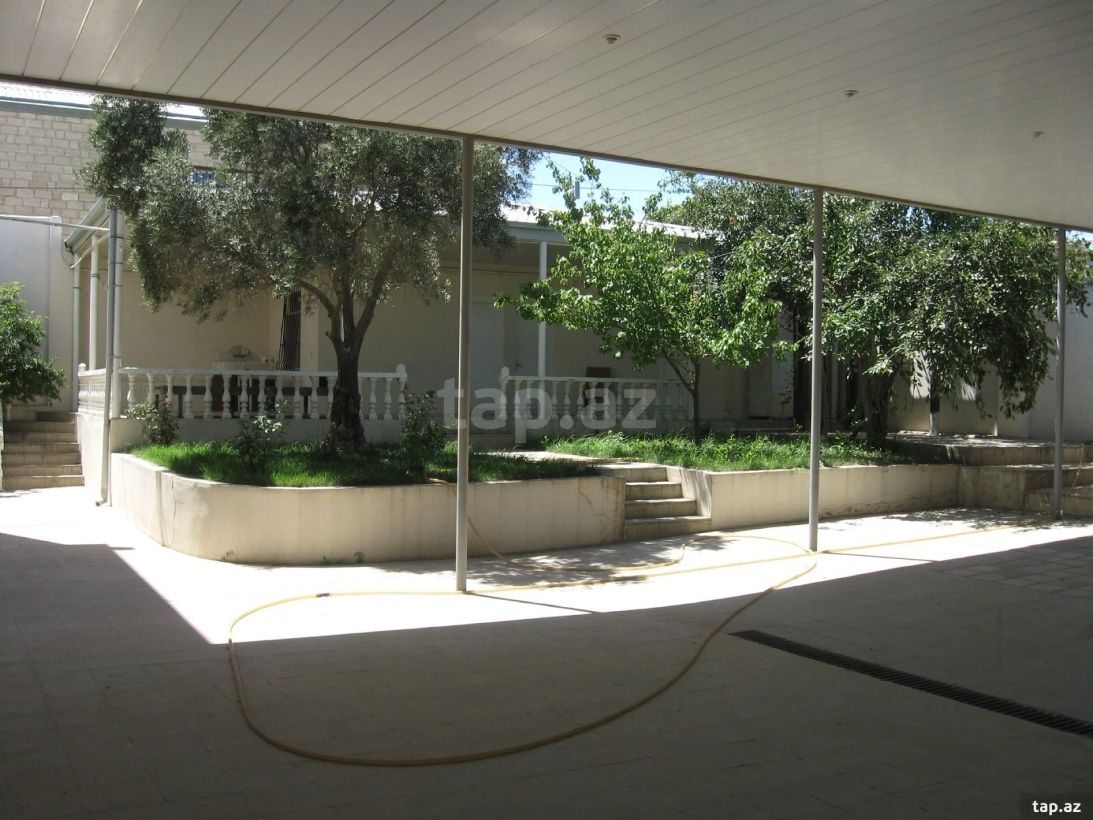 Satılır 6 otaqlı həyət evi