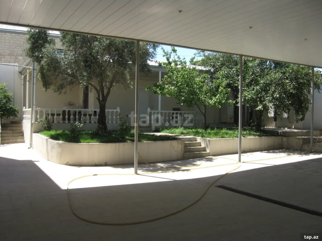 Satılır 6 otaqlı həyət evi