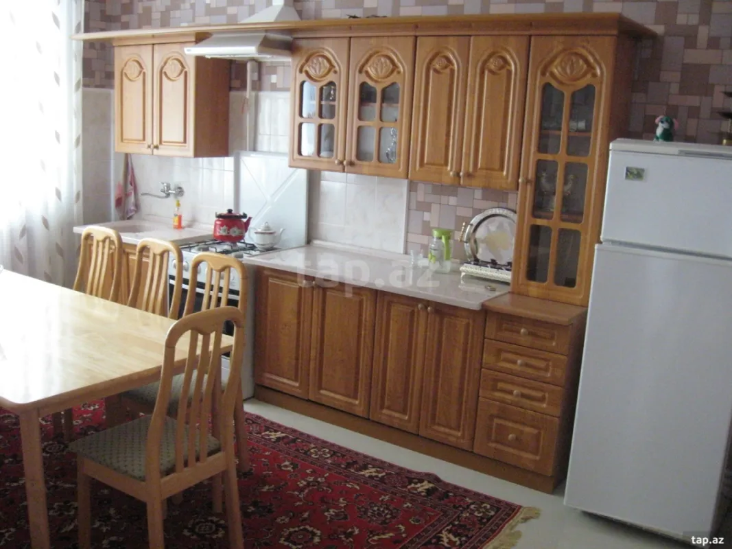 Satılır 6 otaqlı həyət evi