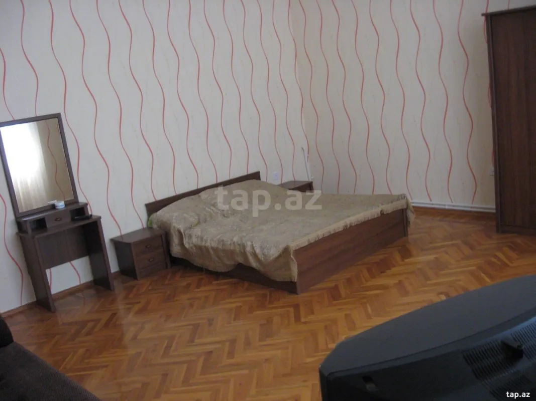 Satılır 6 otaqlı həyət evi