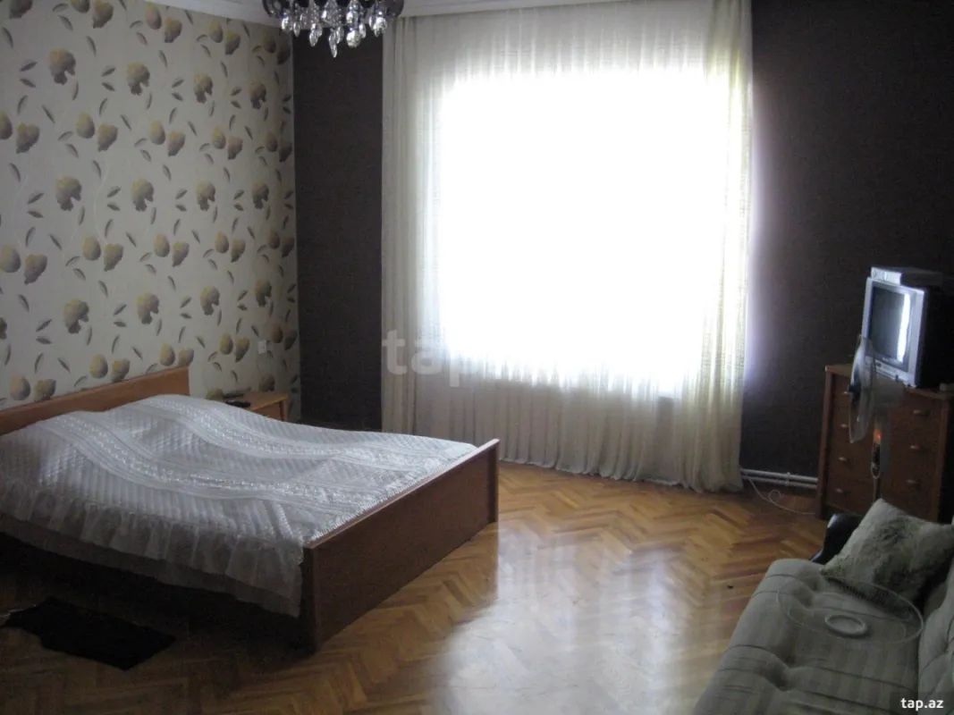 Satılır 6 otaqlı həyət evi