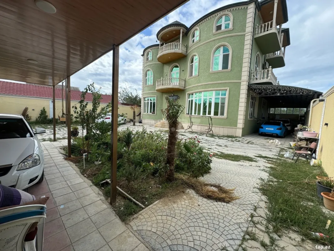 Satılır 6 otaqlı həyət evi