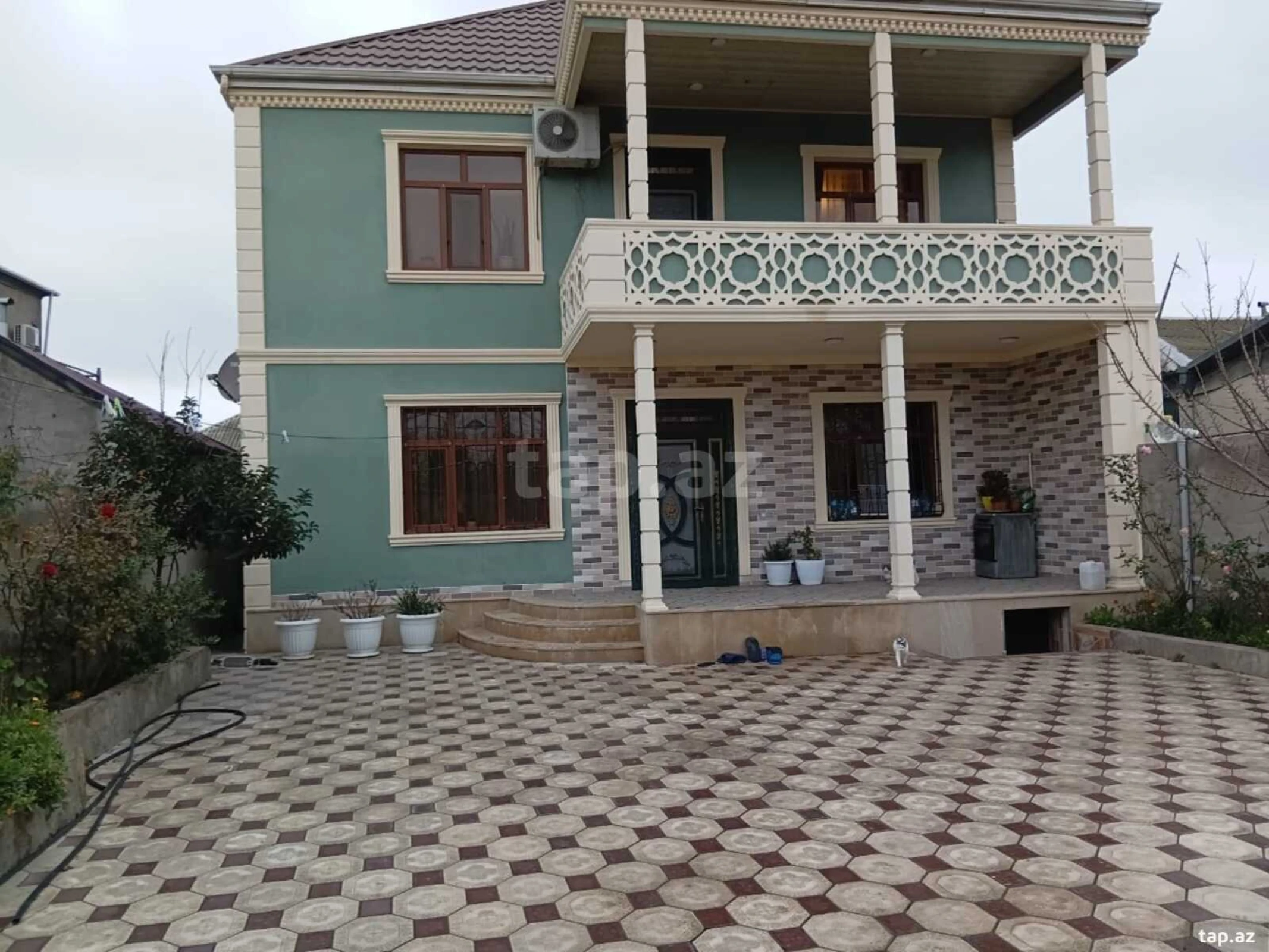 Satılır 5 otaqlı həyət evi