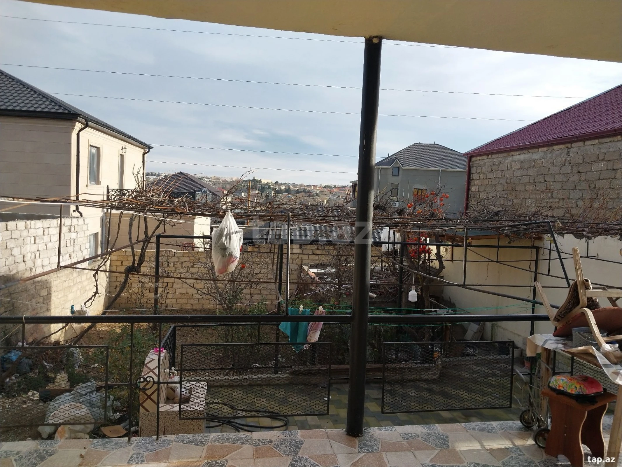 Satılır 6 otaqlı həyət evi