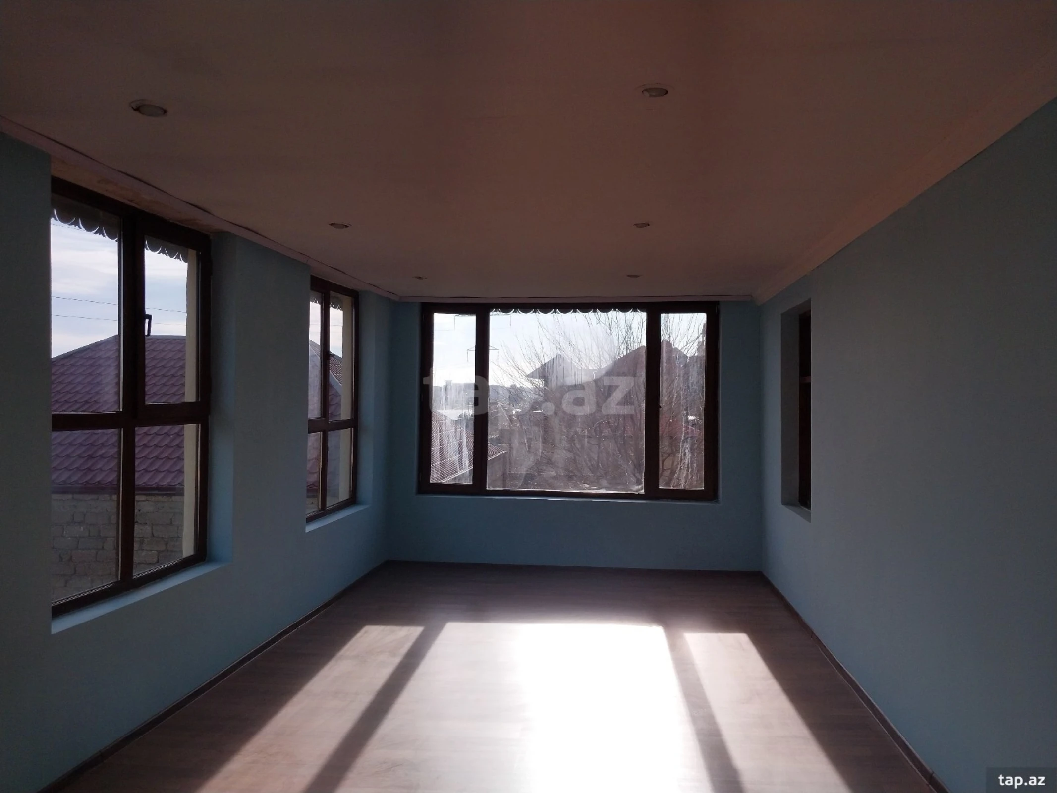 Satılır 6 otaqlı həyət evi