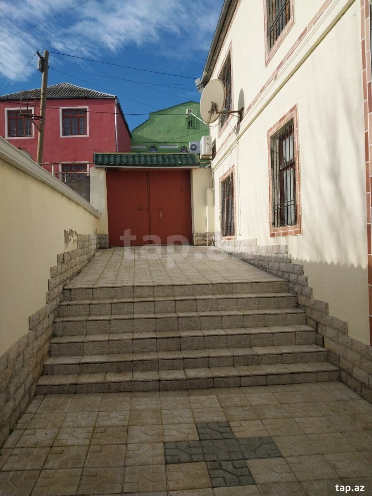 Satılır 6 otaqlı həyət evi