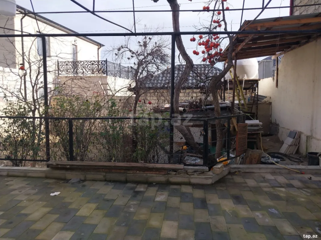 Satılır 6 otaqlı həyət evi