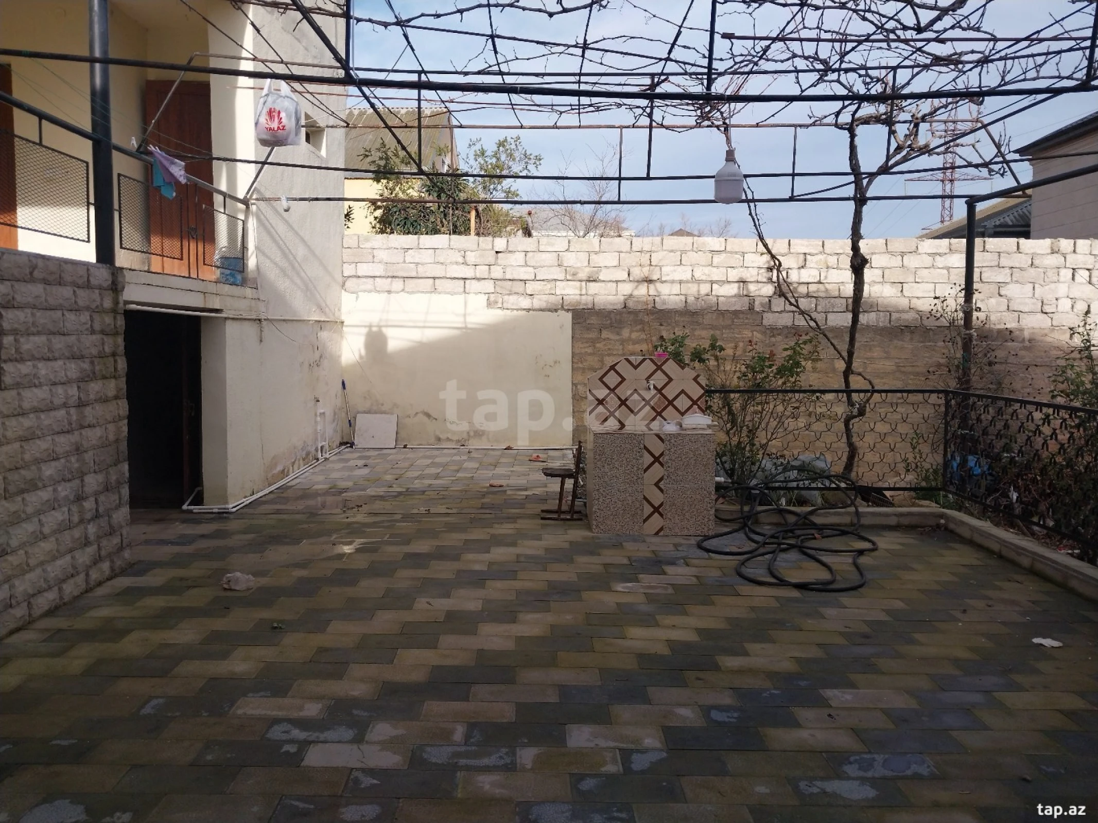 Satılır 6 otaqlı həyət evi