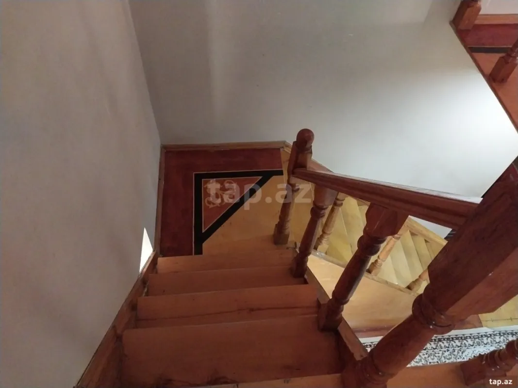 Satılır 6 otaqlı həyət evi