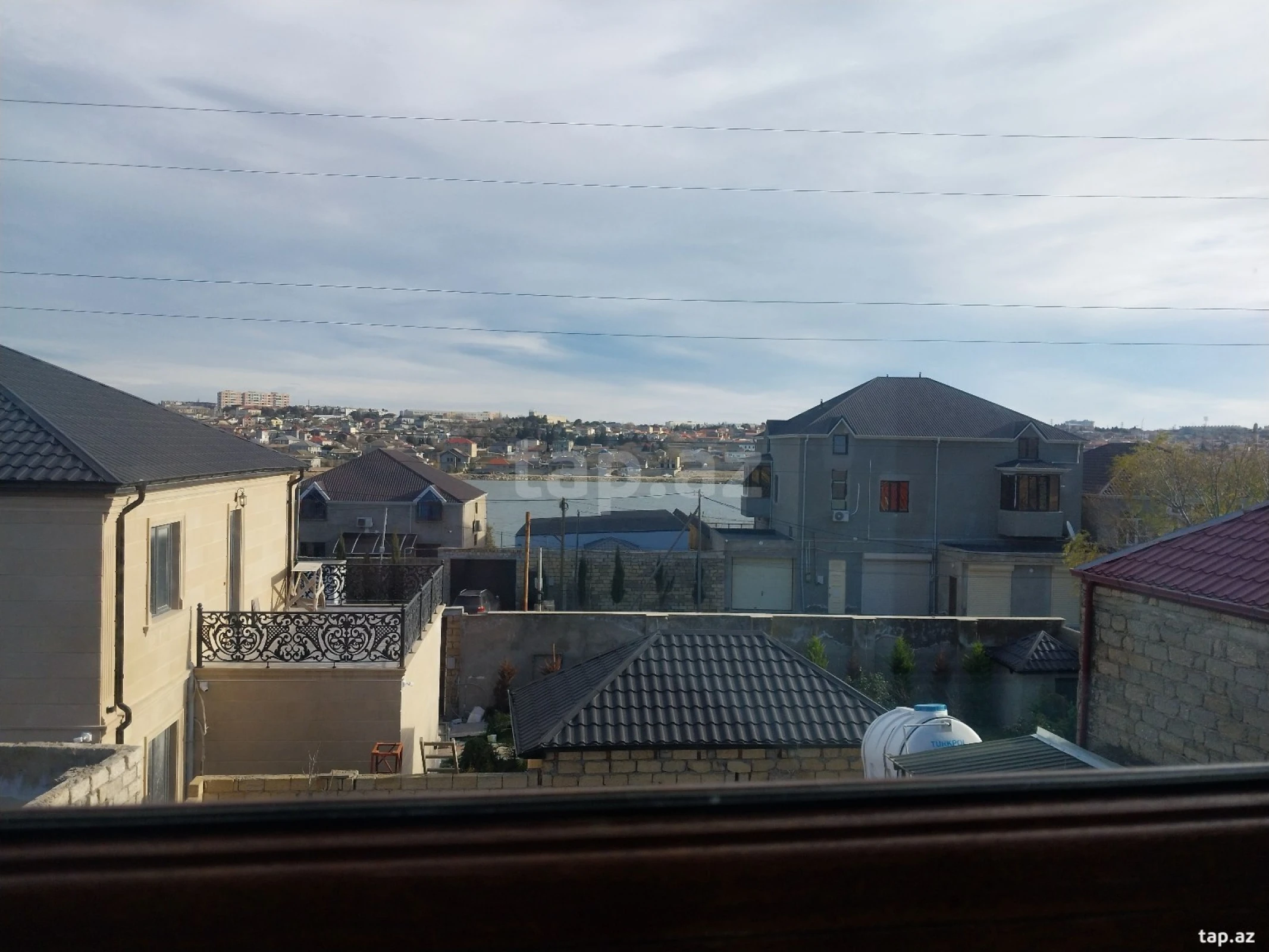 Satılır 6 otaqlı həyət evi