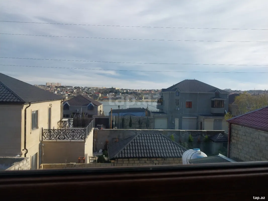 Satılır 6 otaqlı həyət evi