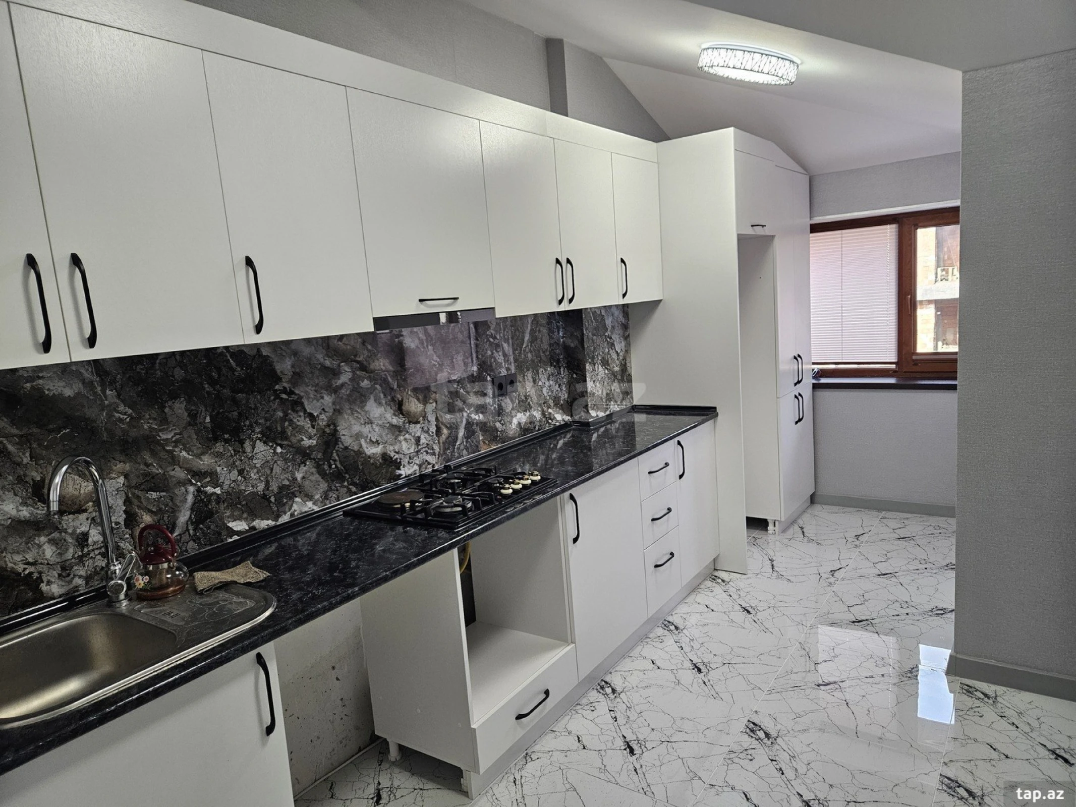 Satılır 3 otaqlı mənzil 84 m²