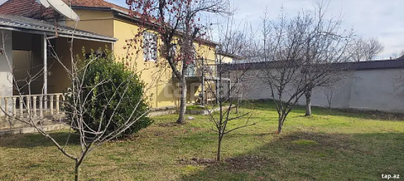 Kirayə verilir 4 otaqlı həyət evi