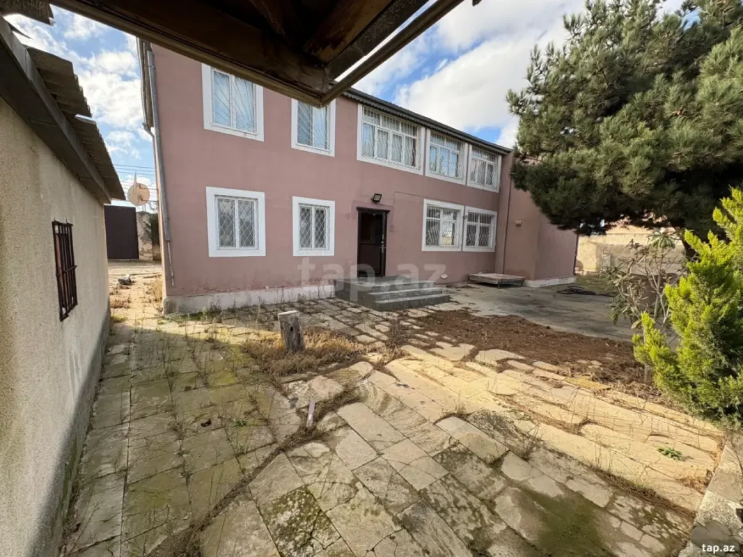 Satılır 4 otaqlı həyət evi 240 m²
