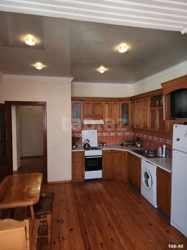 Kirayə verilir 2 otaqlı mənzil 96 m²