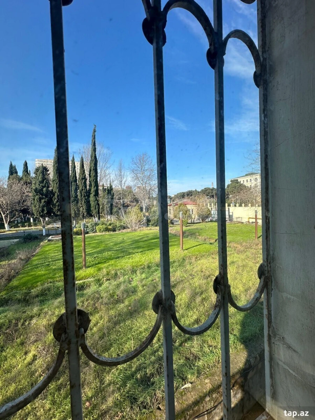 Satılır 7 otaqlı həyət evi