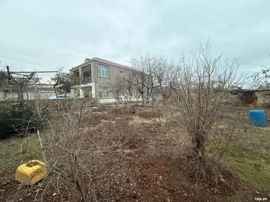 Satılır 8 otaqlı həyət evi 220 m²