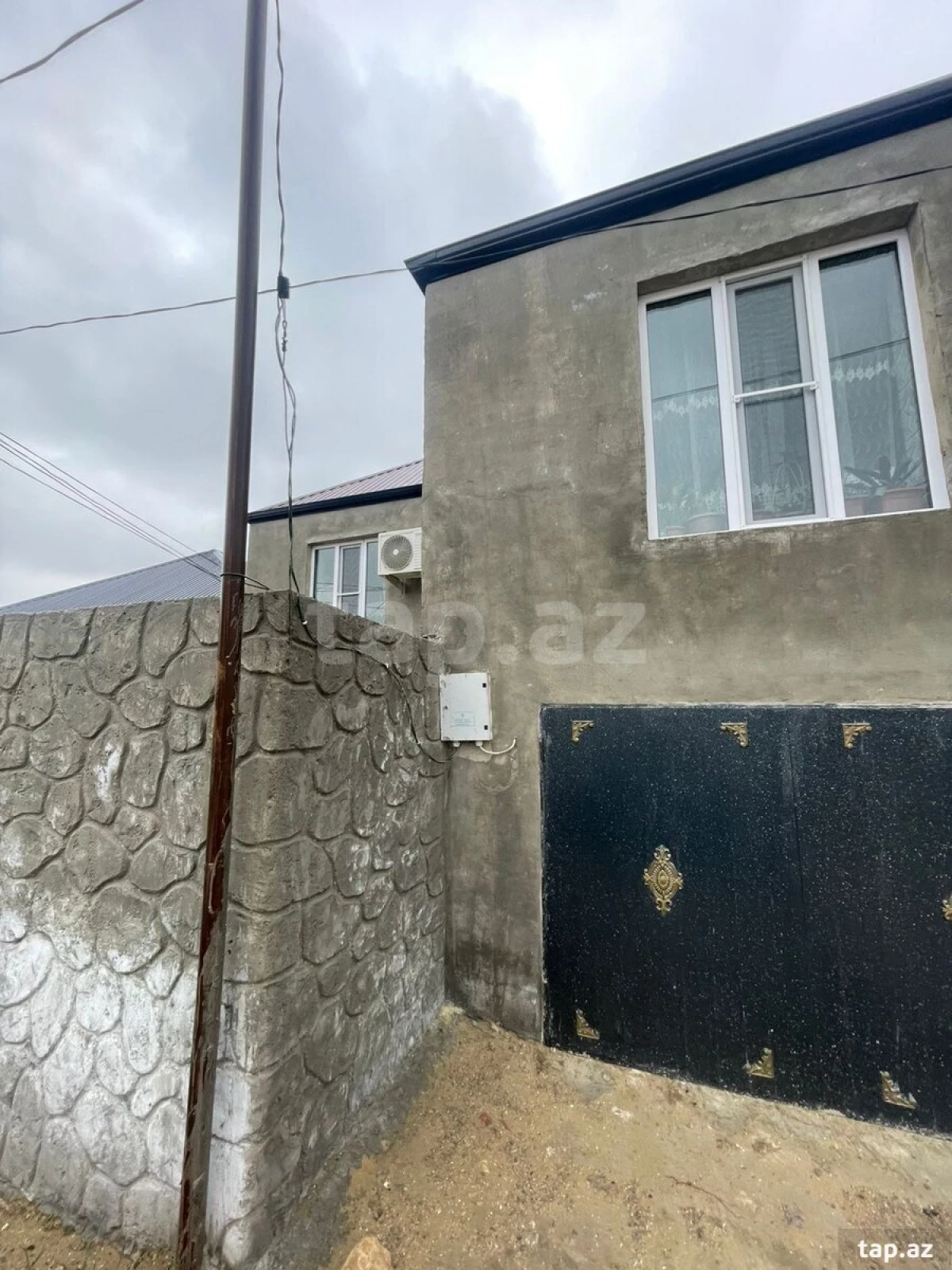 Satılır 4 otaqlı həyət evi