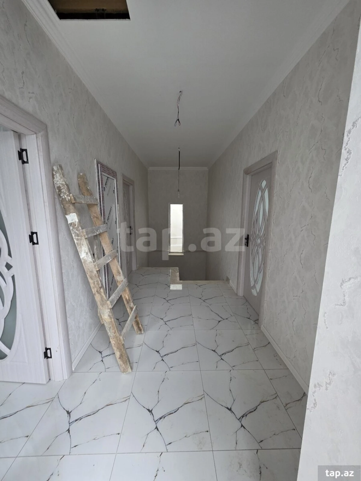 Satılır 5 otaqlı həyət evi