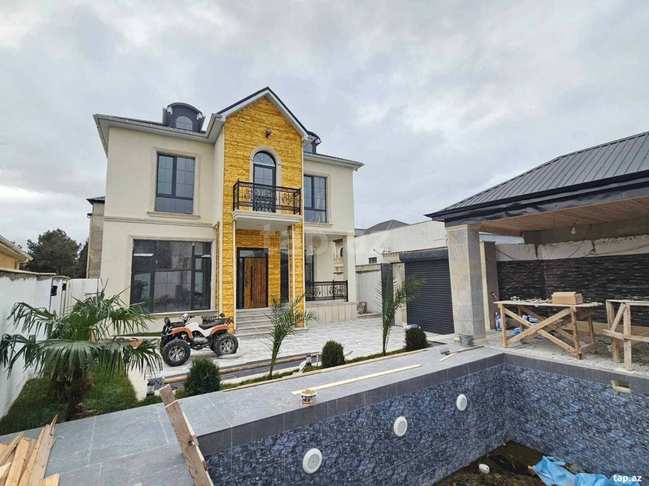 Satılır 4 otaqlı həyət evi