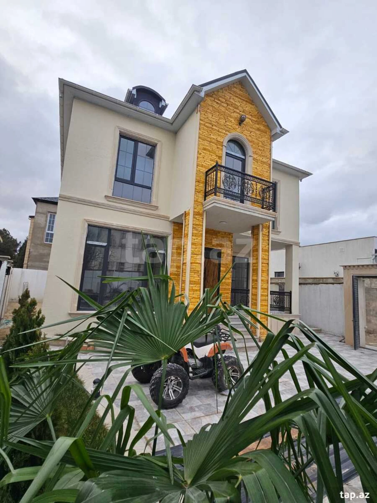 Satılır 4 otaqlı həyət evi