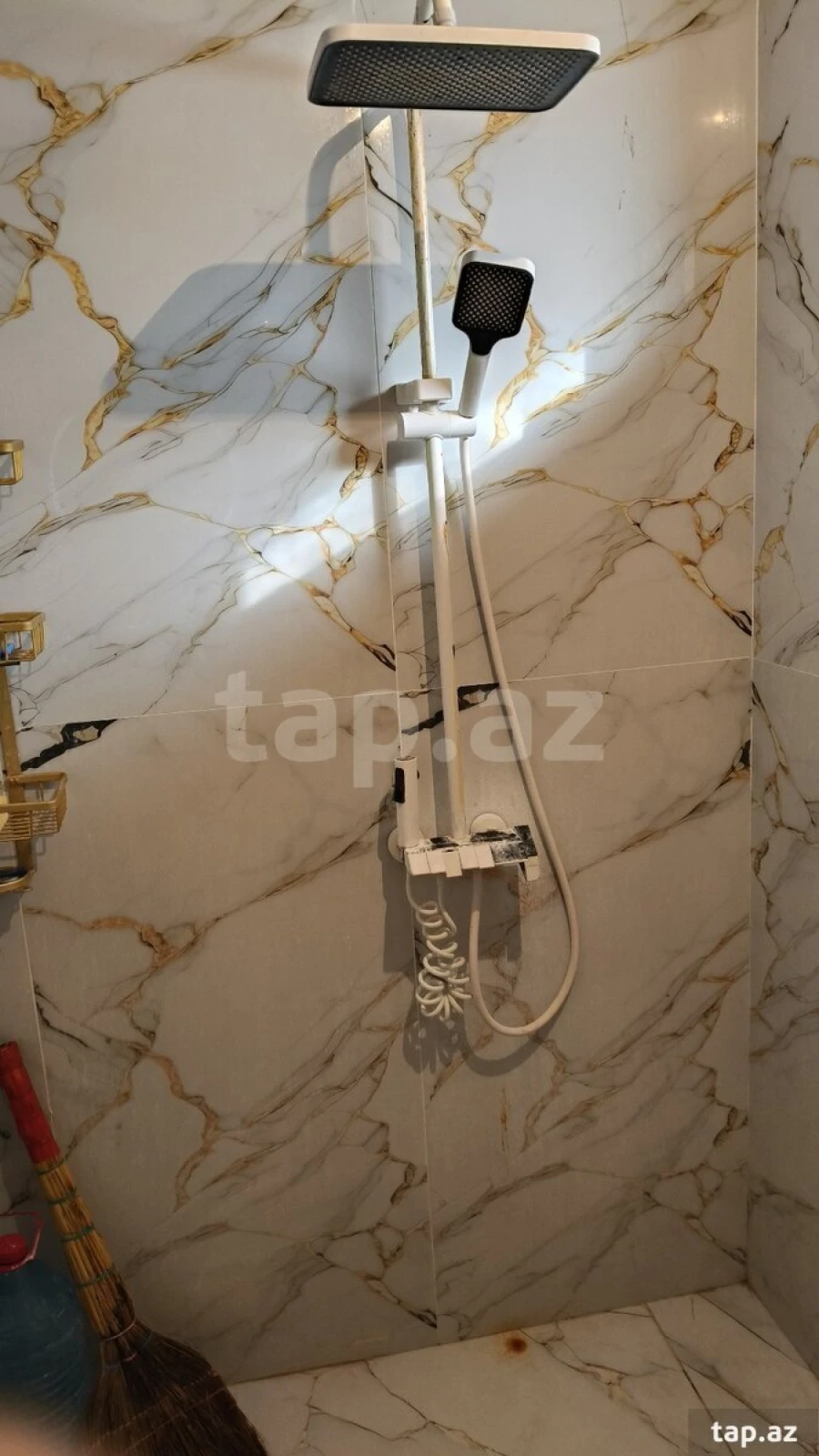 Satılır 6 otaqlı həyət evi