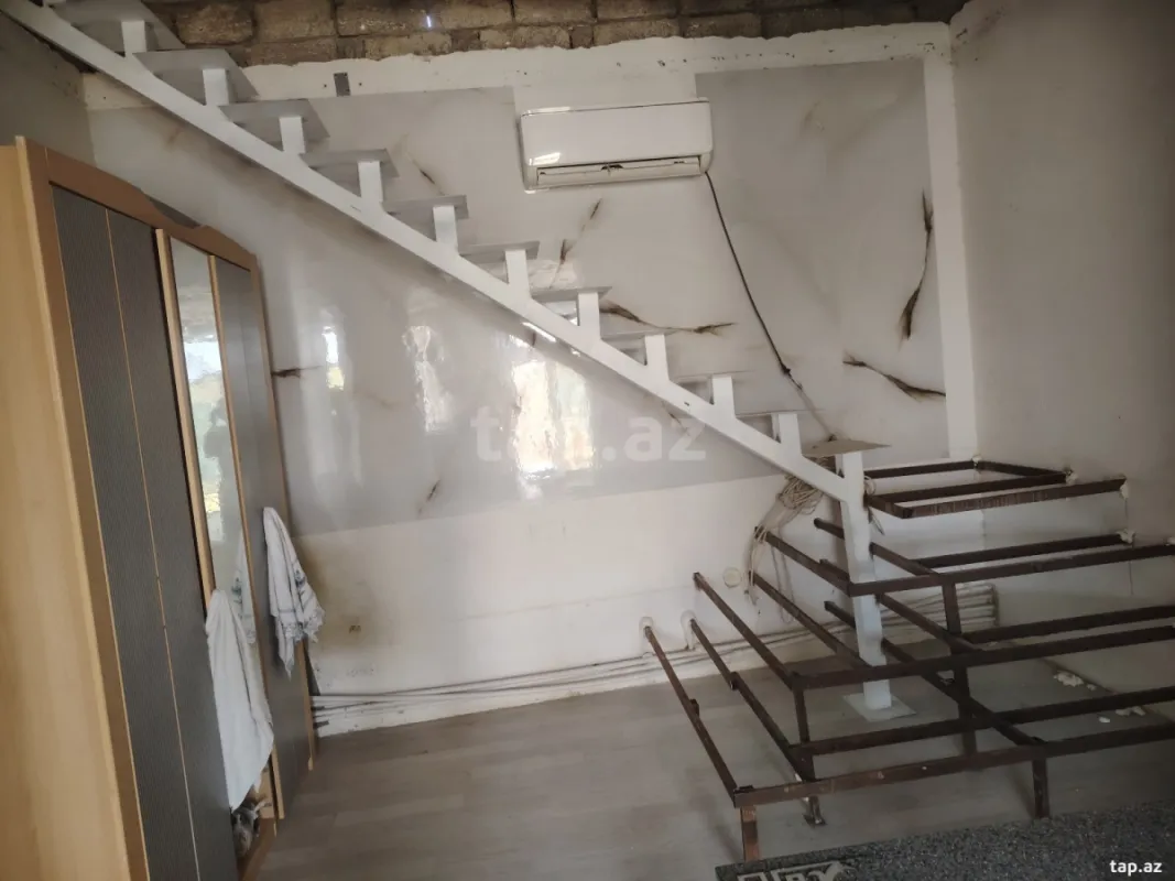 Satılır 6 otaqlı həyət evi