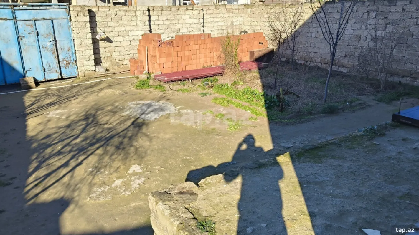 Satılır 6 otaqlı həyət evi