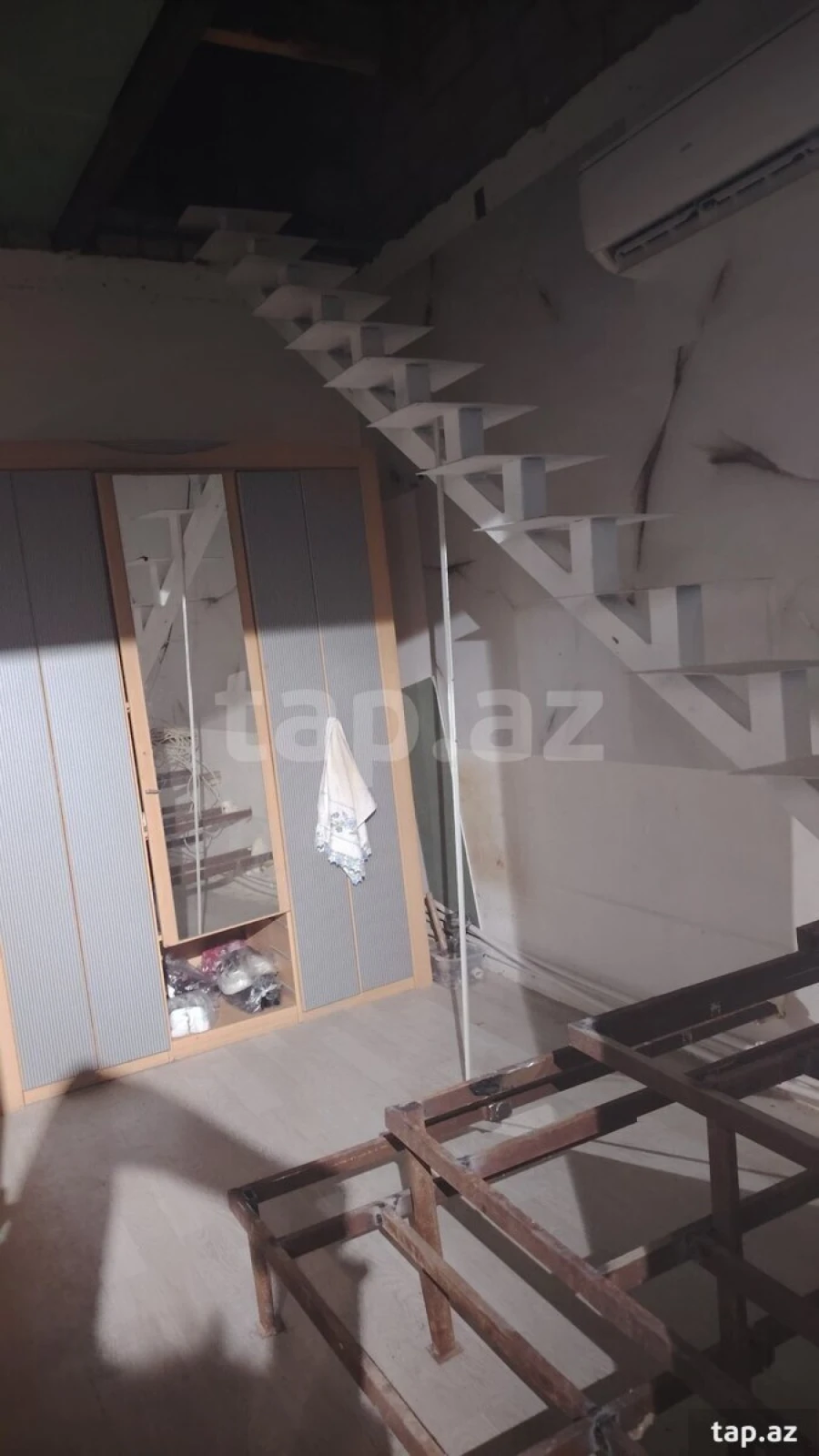 Satılır 6 otaqlı həyət evi