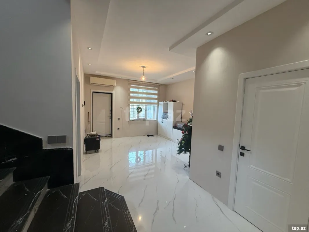 Satılır 6 otaqlı həyət evi