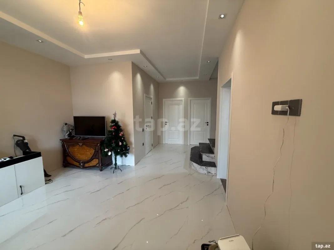 Satılır 6 otaqlı həyət evi