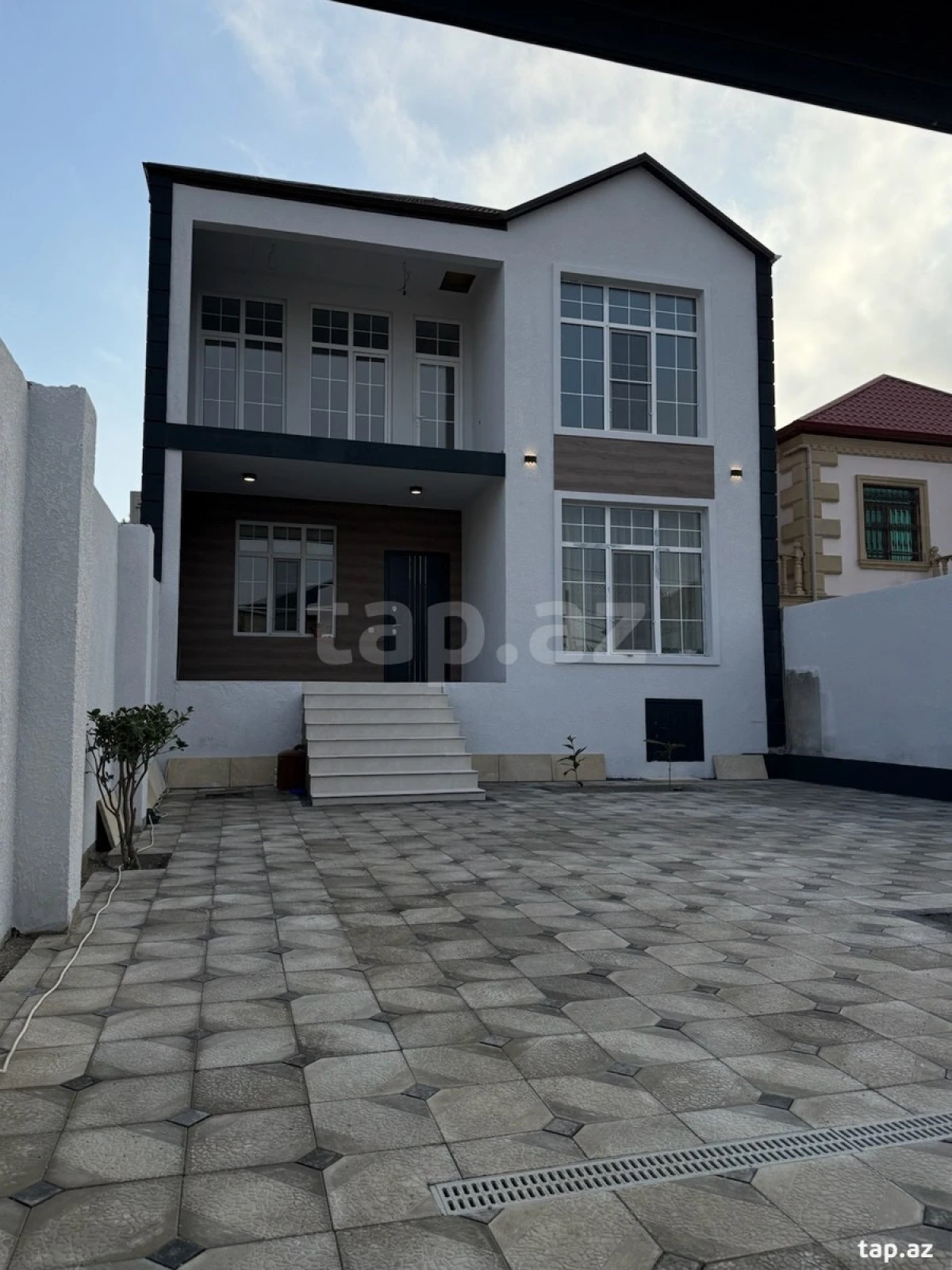 Satılır 6 otaqlı həyət evi