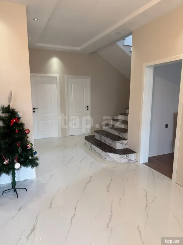 Satılır 6 otaqlı həyət evi