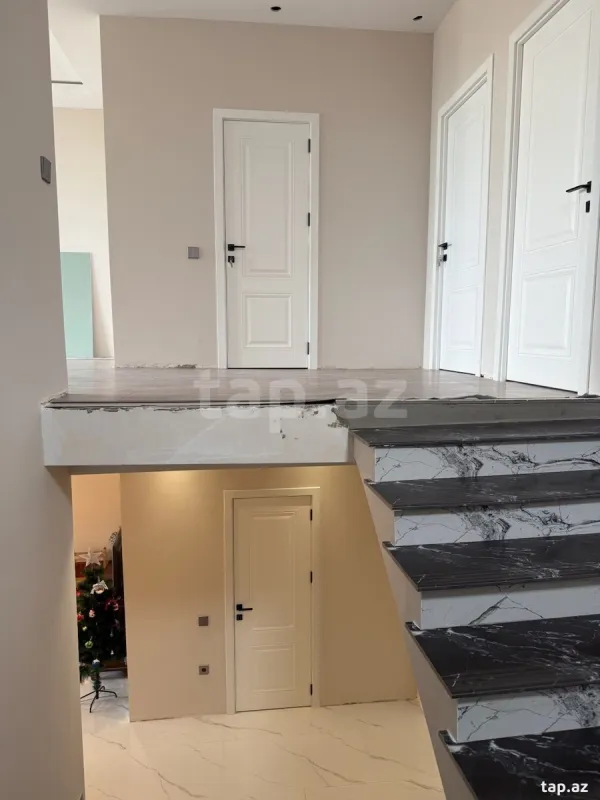 Satılır 6 otaqlı həyət evi