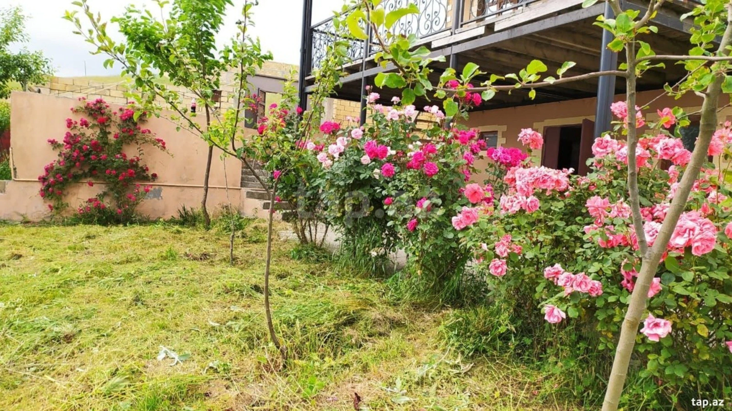 Satılır 5 otaqlı həyət evi