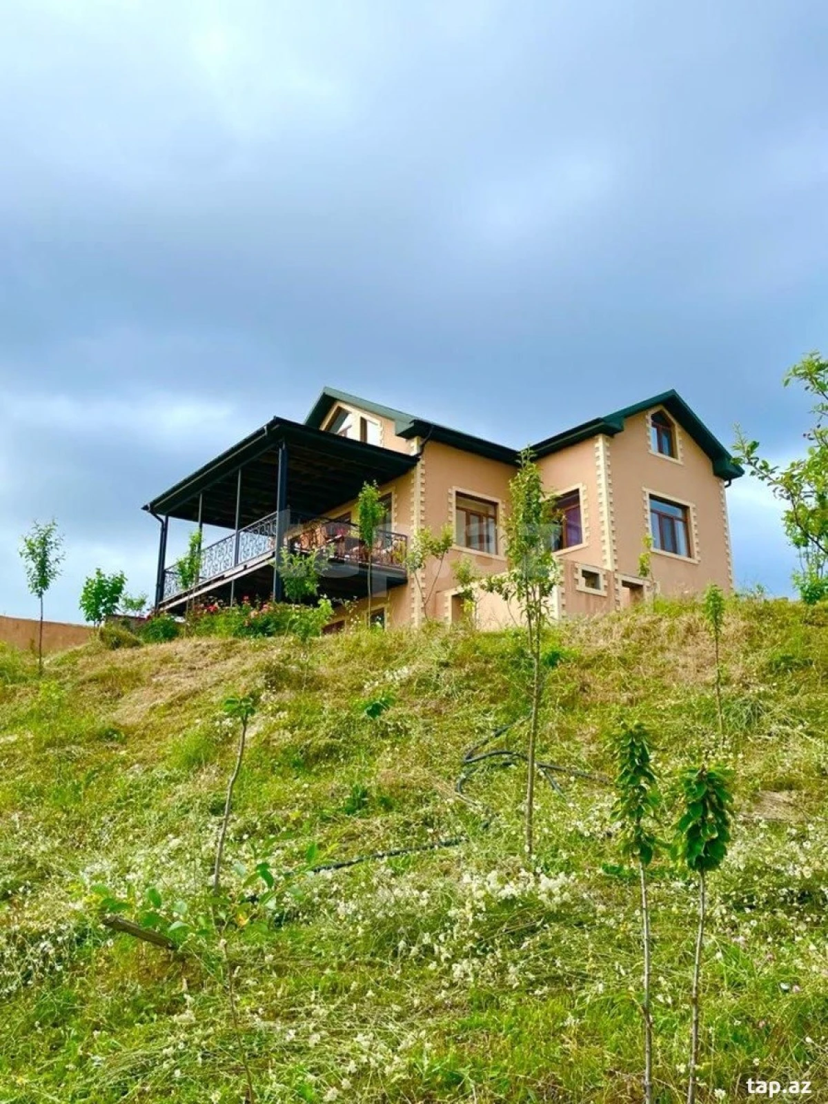 Satılır 5 otaqlı həyət evi