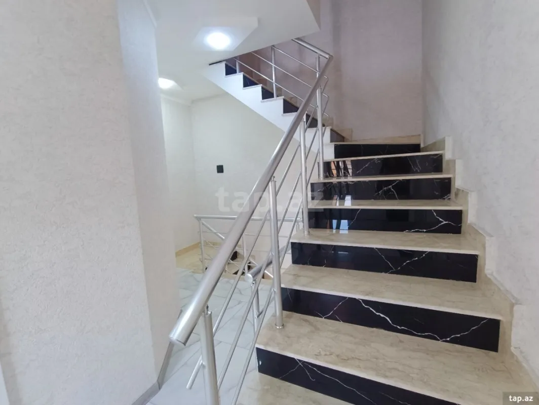 Satılır 5 otaqlı həyət evi