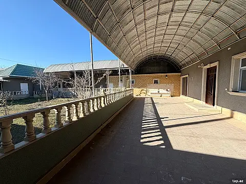 Satılır 4 otaqlı həyət evi