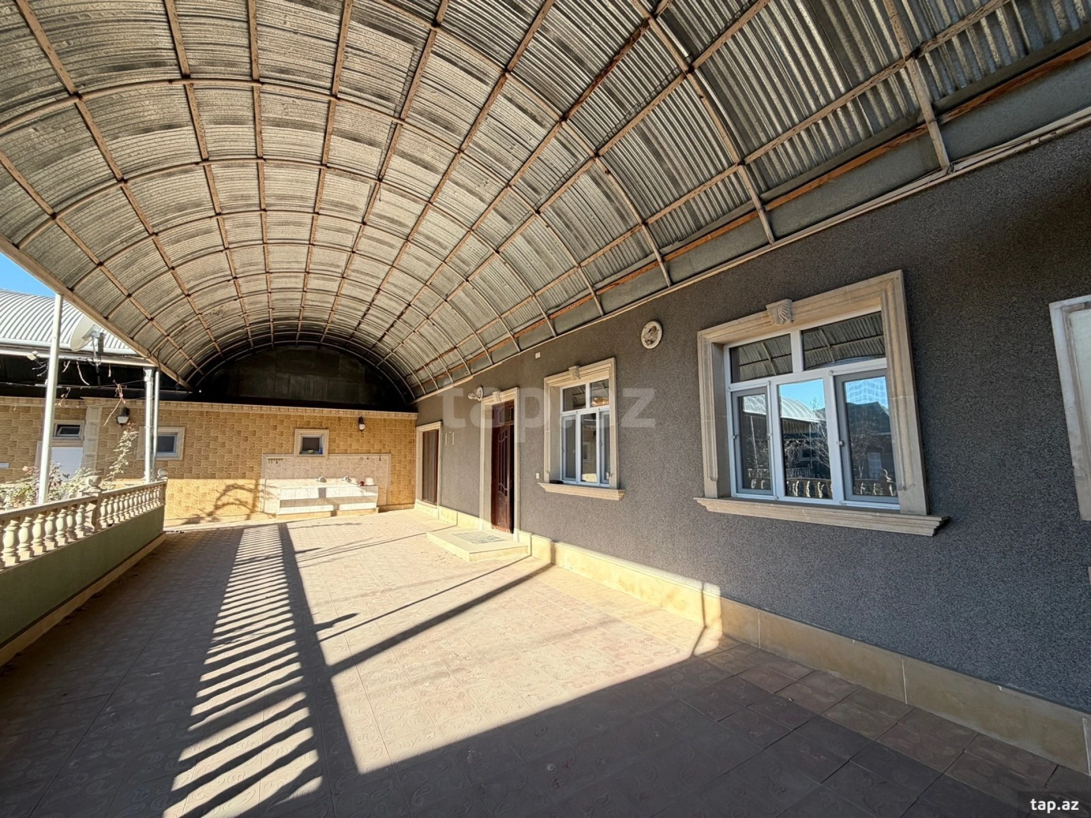 Satılır 4 otaqlı həyət evi