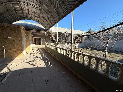 Satılır 4 otaqlı həyət evi